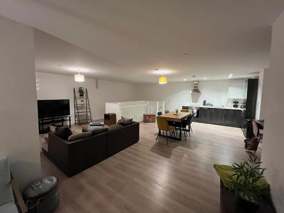 Bayard Luxe 2 Bedroom Penthouse Duplex Peterborough Exterior foto